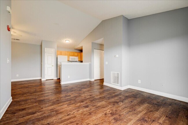 Building Photo - 3 bedroom 2 Bath Large Apartment Home $1,569/mo Rent