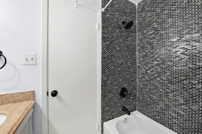 Building Photo - 503 Bellmar Ln