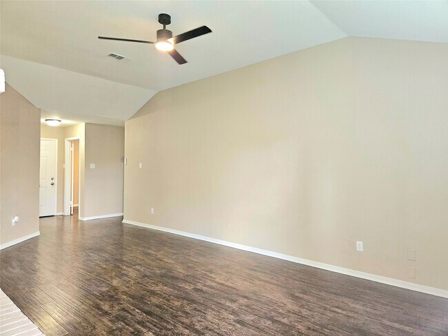 Building Photo - 4231 Southchase Ln