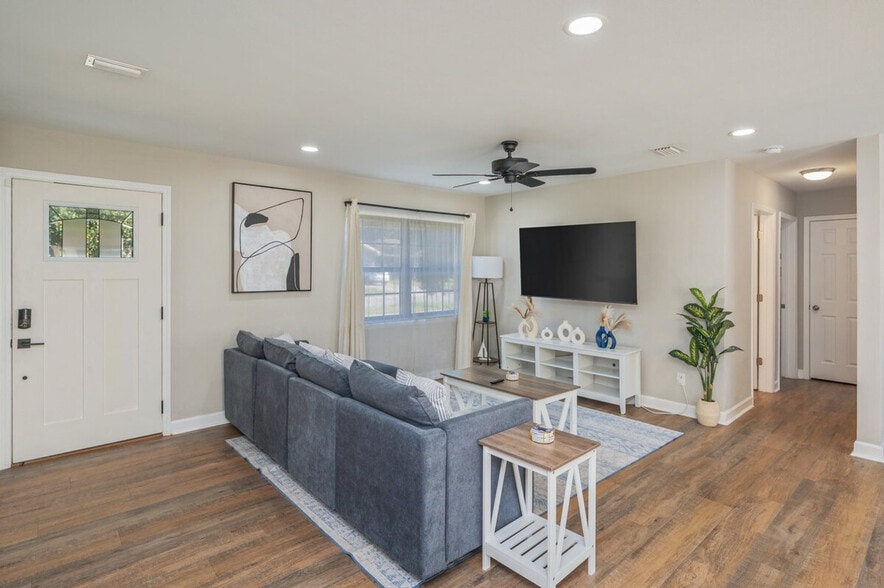 Building Photo - 130 N Lorraine Dr