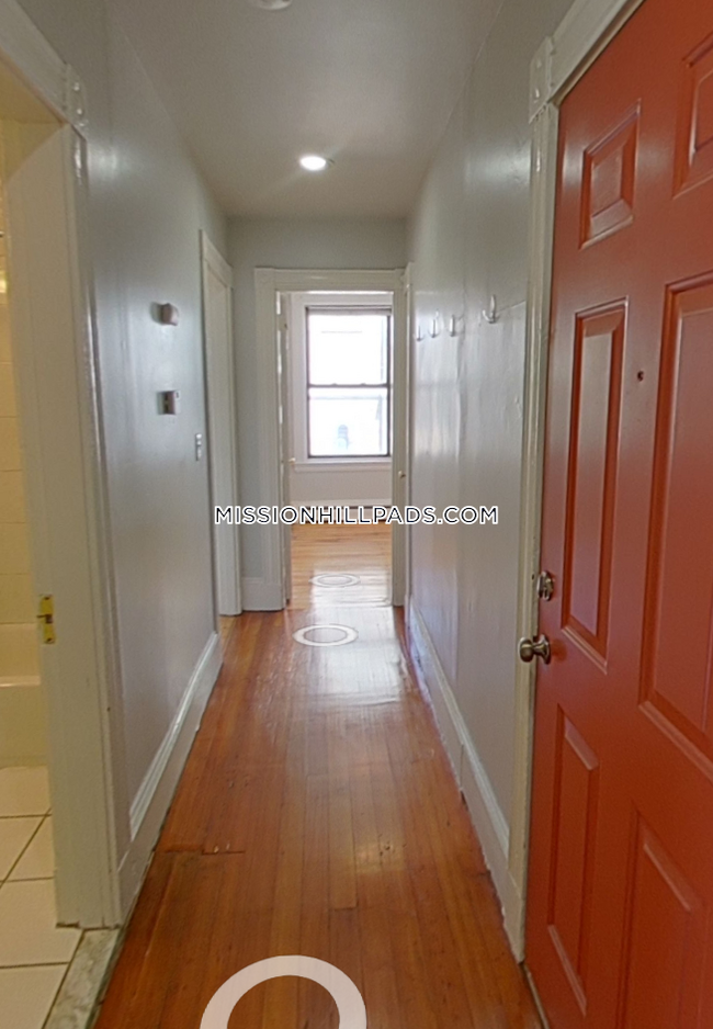 Building Photo - 1538 Tremont St