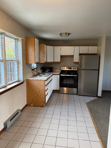 Building Photo - 3850 N Shore Dr