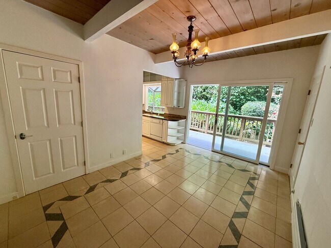 Building Photo - 504 Barone Ln