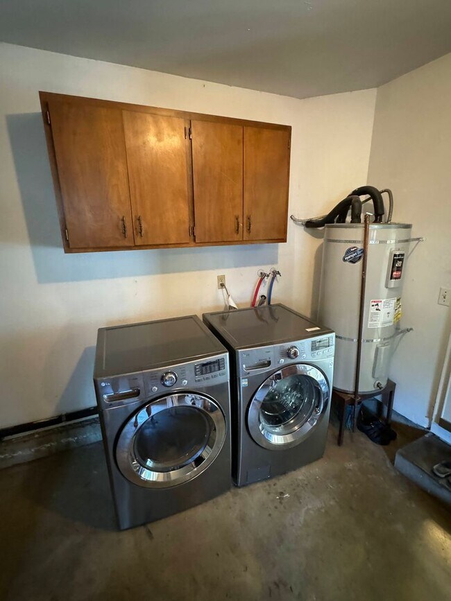 Building Photo - 3 Bedroom House off Harlow Rd.