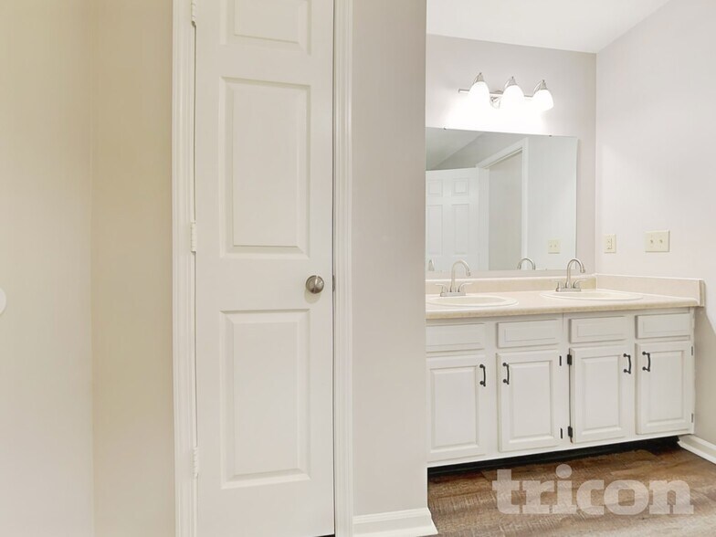 Building Photo - 87 Lasalle Ln