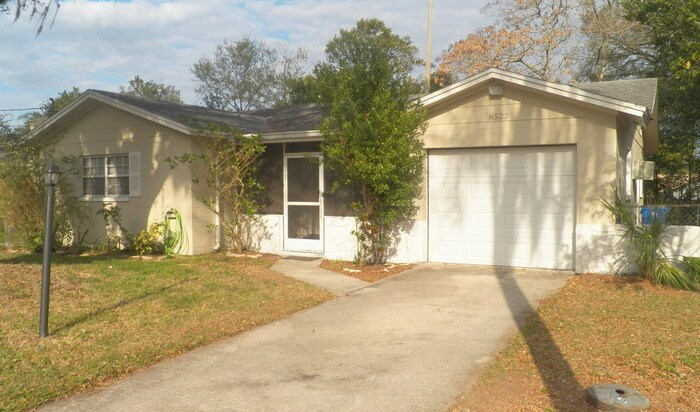 Primary Photo - 8523 Chinaberry Dr
