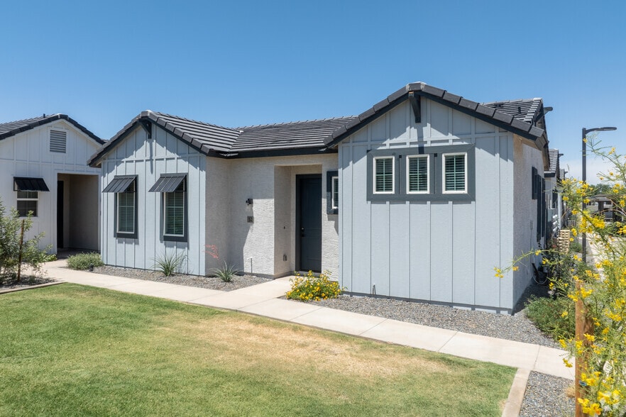 Primary Photo - Bungalows on Combs