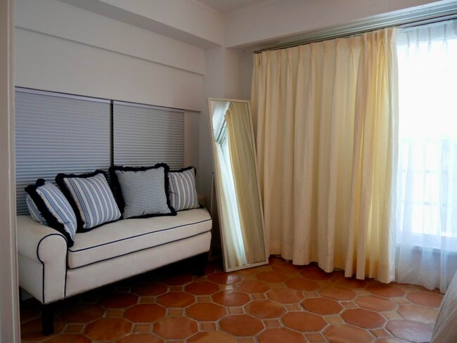 Building Photo - 235 Sunrise Ave