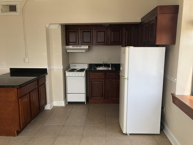 Building Photo - 311 W Ashley St