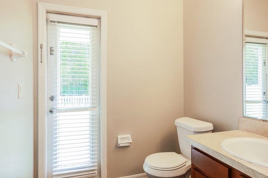 Building Photo - 2411 Watermill Dr