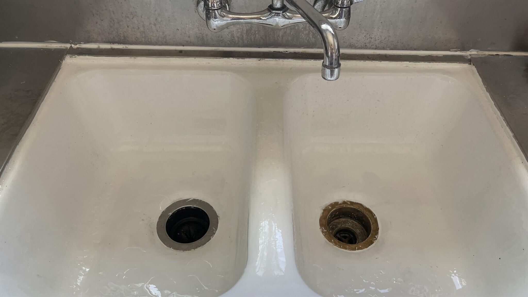 Building Photo - 2477 Silver Lake Blvd