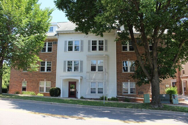 Building Photo - 1002 Spring St