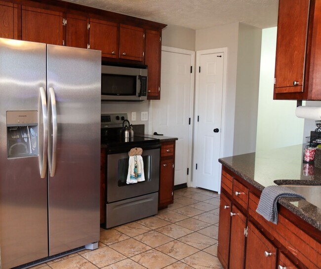 Building Photo - 1377 Mutual Dr