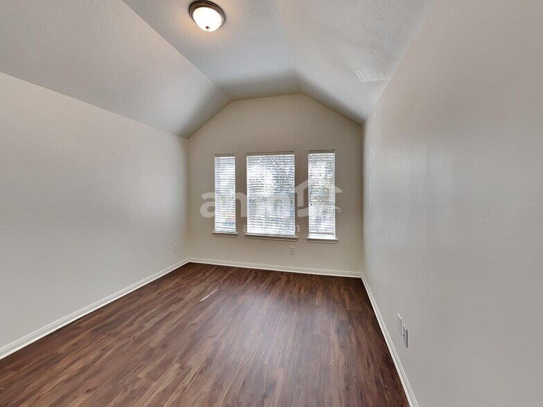 Building Photo - 4002 Ashview Ln