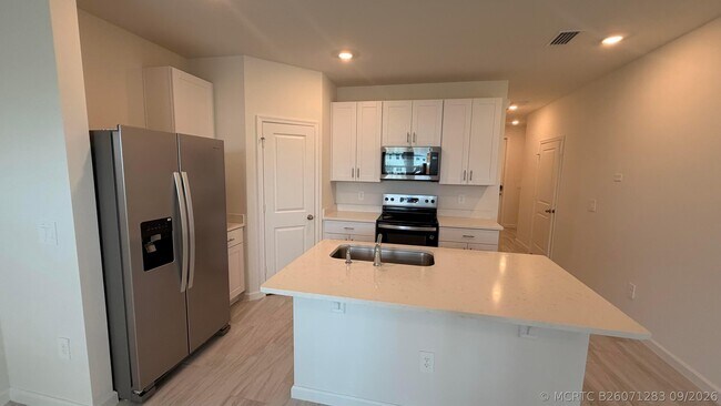 Building Photo - 651 Salisbury Cir