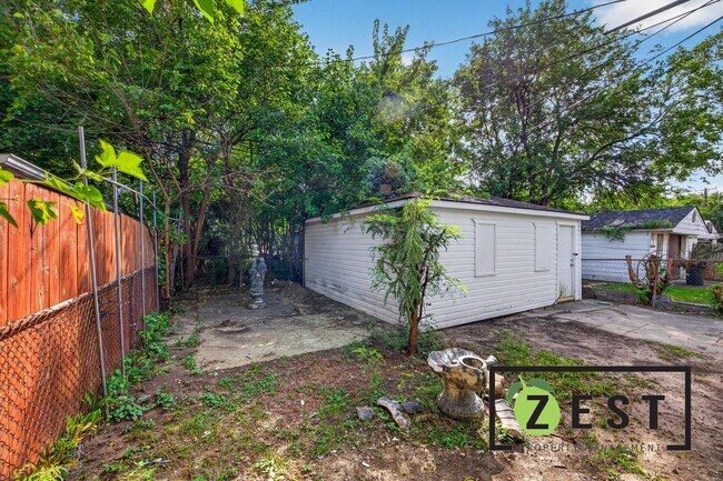 Building Photo - 15494 Bringard Dr