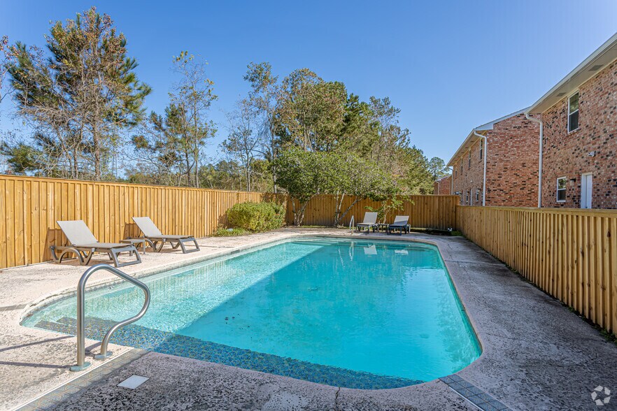 Creekwood Townhomes 15043 Woodstone Dr Hammond LA 70401 Apartment