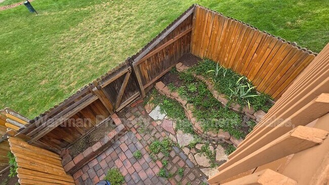 Building Photo - 6818 Ravencrest Dr