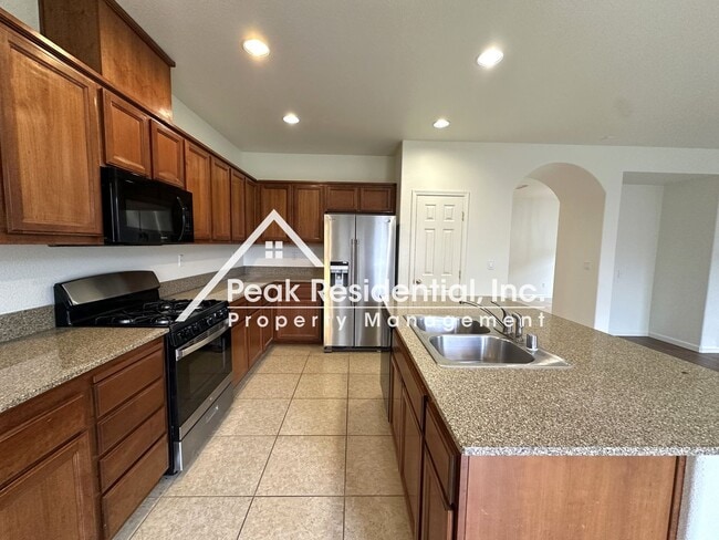 Building Photo - 1811 Waterfall Dr