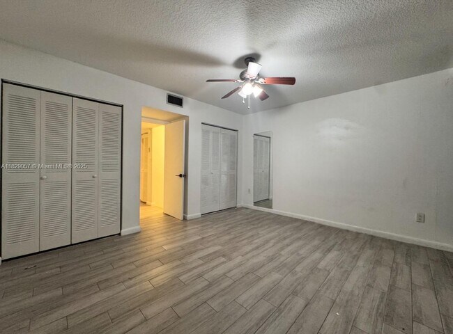 Building Photo - 1750 W 56th St