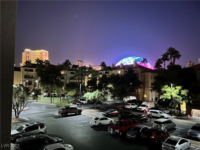 Building Photo - 220 E Flamingo Rd