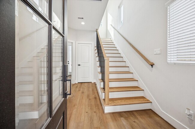 Building Photo - 520 Janisch Rd