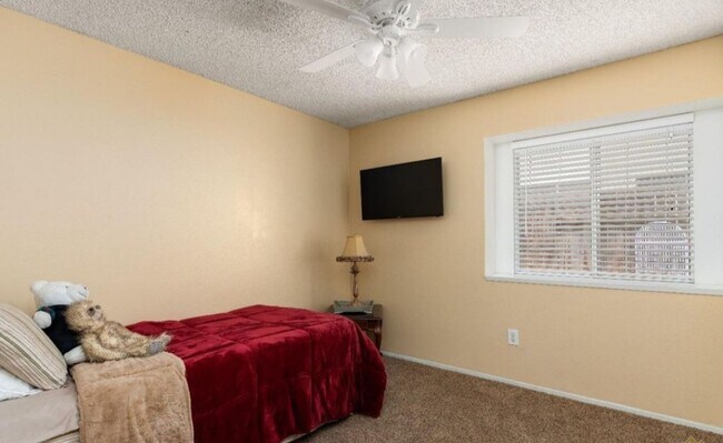 Building Photo - Beautiful House For Rent