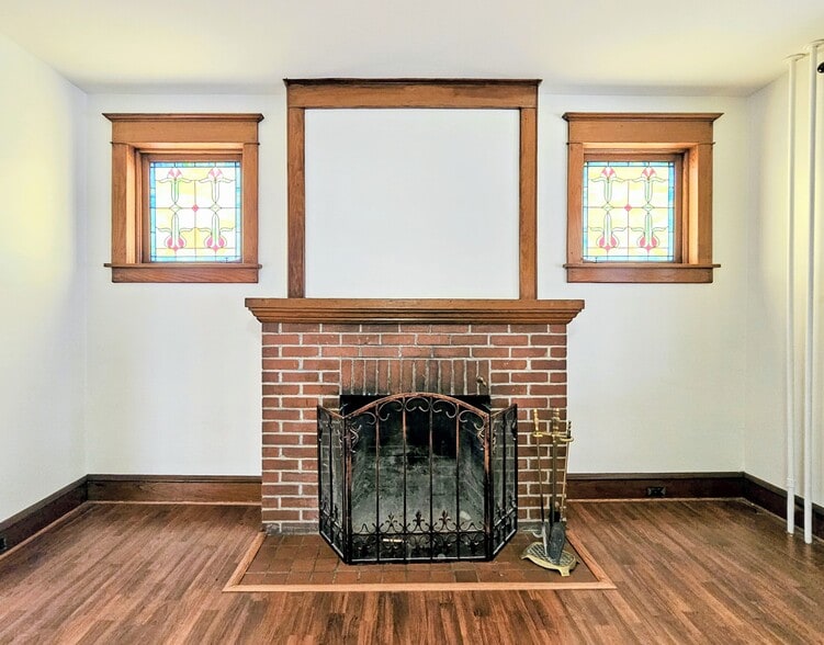 Building Photo - 324 S Broad St