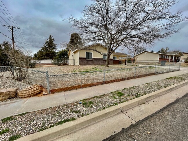 Building Photo - Pet Friendly Home in Washington with Large Fenced Yard