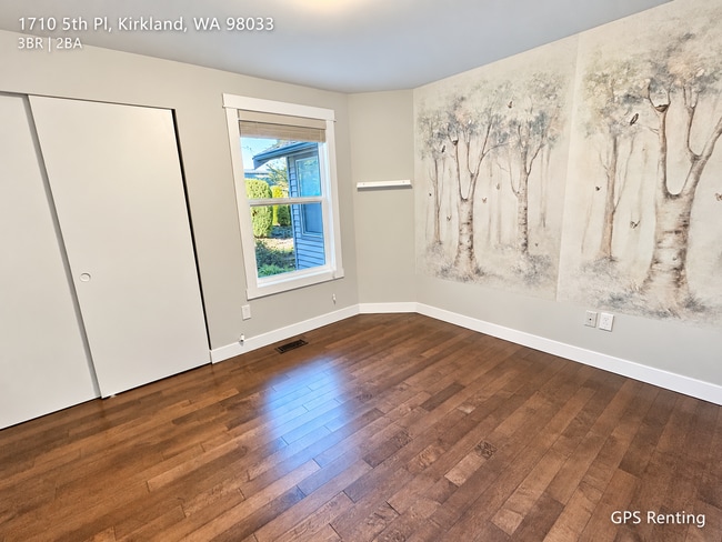 Building Photo - 1710 5th Pl
