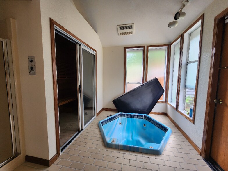 Building Photo - 20673 Marine View Dr SW