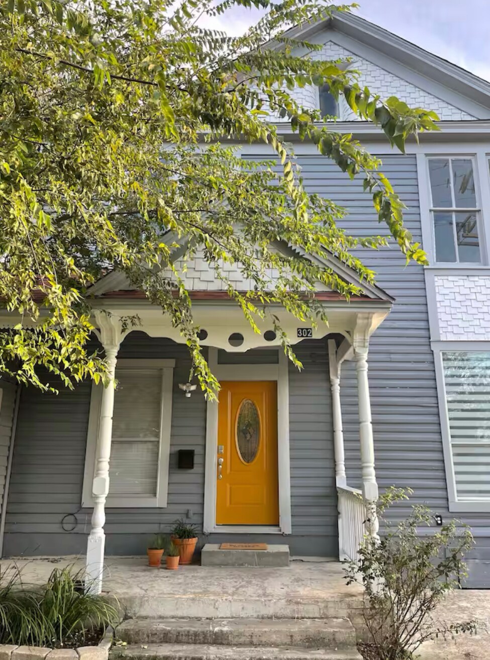 Building Photo - 302 Lamar St