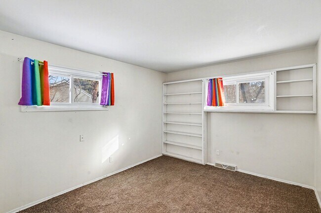 Building Photo - AVAILABLE NOW!  KEARSLEY SCHOOLS!