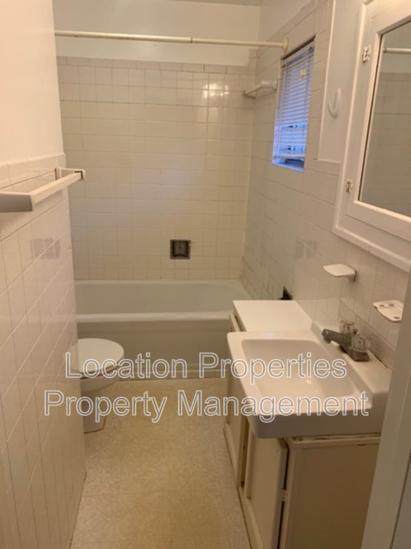 Building Photo - 1741 Vermont St