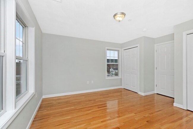 Building Photo - 260 Main St