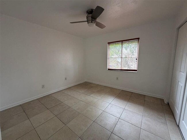 Building Photo - 1048 SW 6th Dr