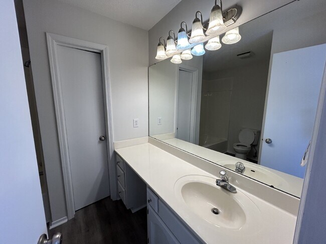 Building Photo - 3 BD 2 BA APARTMENT BY TTU FOR RENT