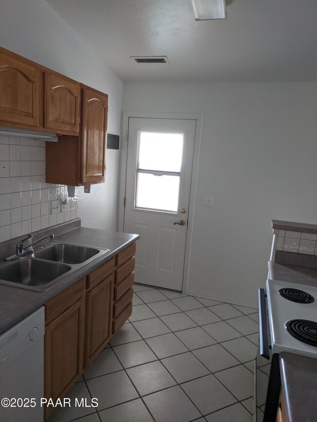 Building Photo - 7450 E Horseshoe Ln