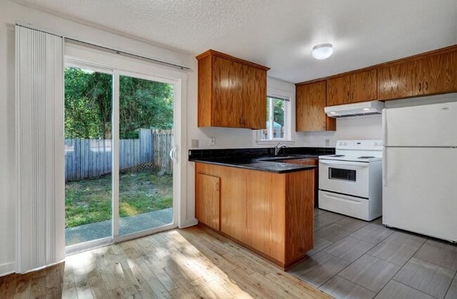 Building Photo - 5147 NE Killingsworth St
