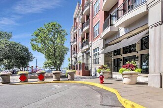 Building Photo - 15 Warren St