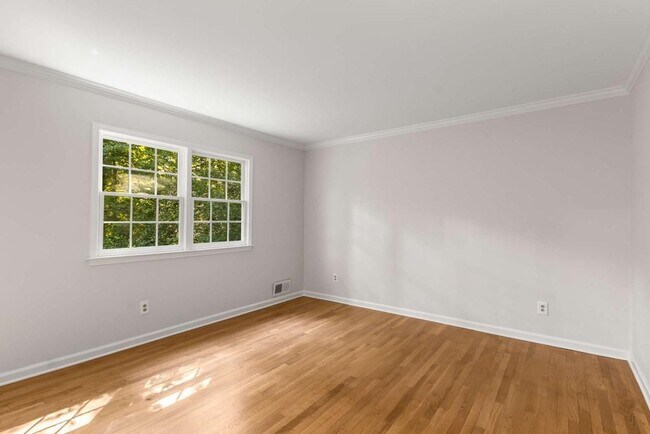 Building Photo - 1620 Brawley Way NE