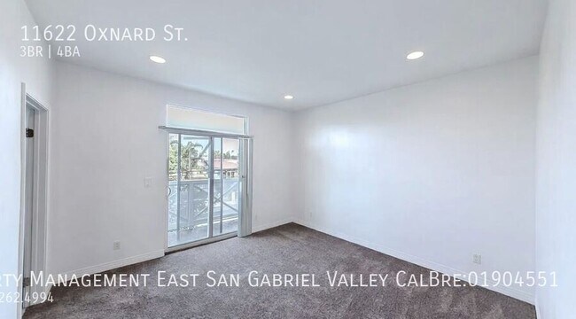 Building Photo - 11622 Oxnard St