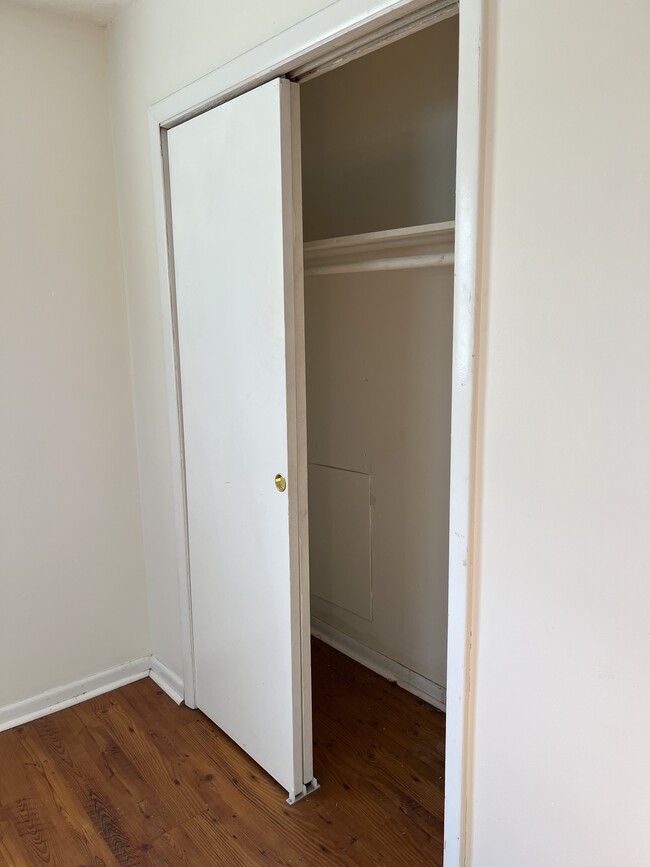 Building Photo - 2320 Tinnell Ct