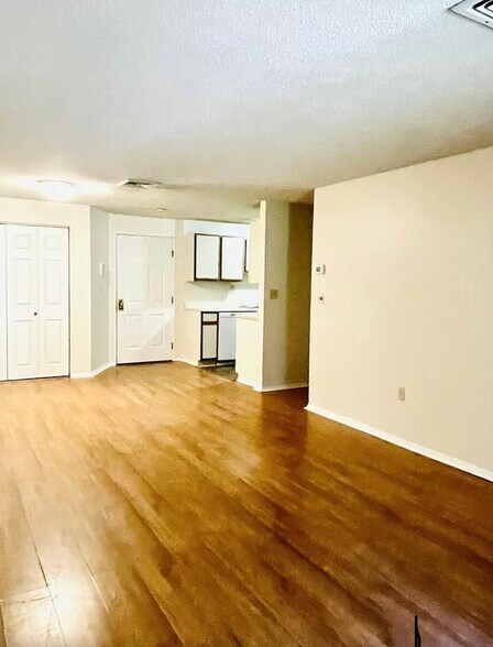 Building Photo - 1712 Blackstone Dr