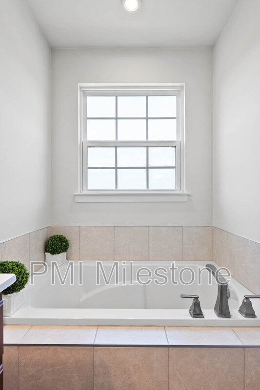 Building Photo - 367 Ontario Dr