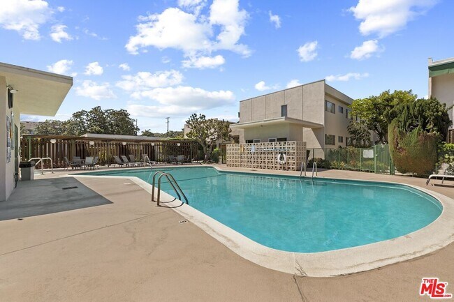 Building Photo - 3200 S Sepulveda Blvd