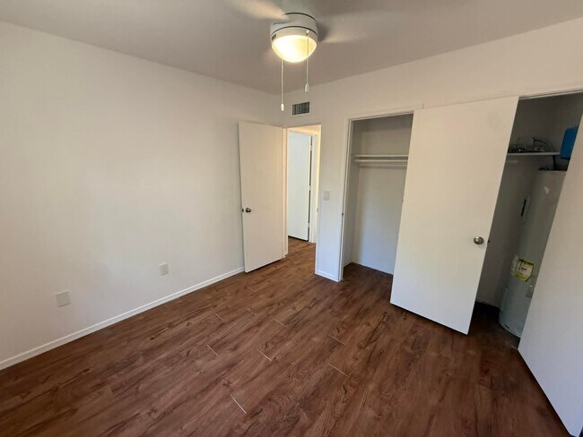 Building Photo - 1518 E Hedrick Dr