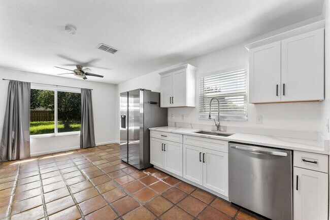 Building Photo - 1974 SE Tiffany Ave