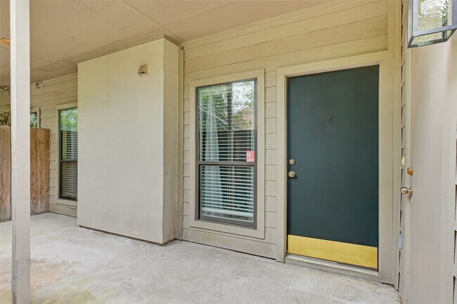 Building Photo - 1100 Augusta Dr