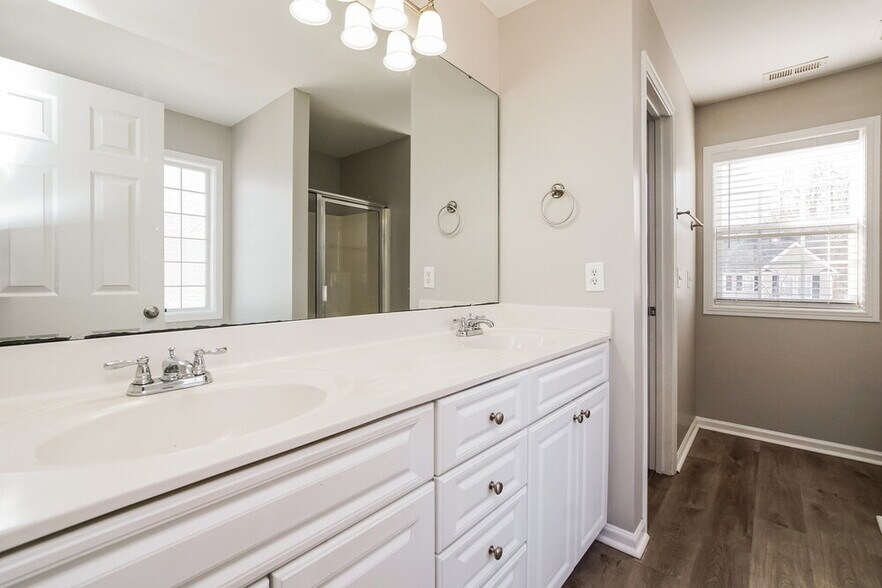 Building Photo - 6818 Spanglers Spring Way